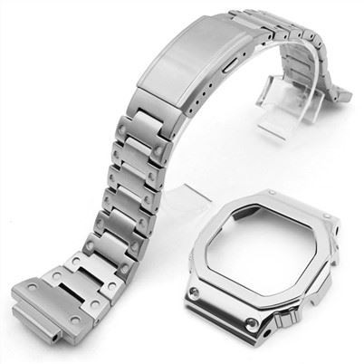 G SHOCK DW5600 urkasse med metallramme i rustfritt stål